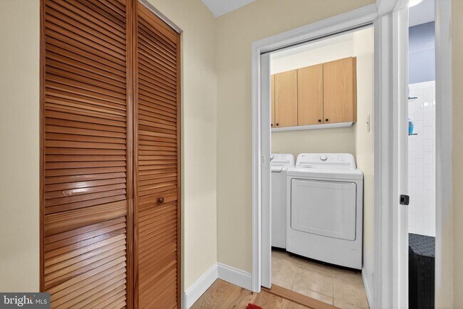 Building Photo - 2100 E Dauphin St