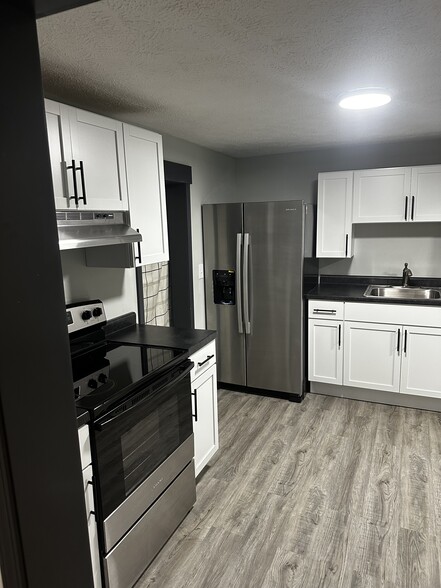 Primary Photo - 111 N Melvin St