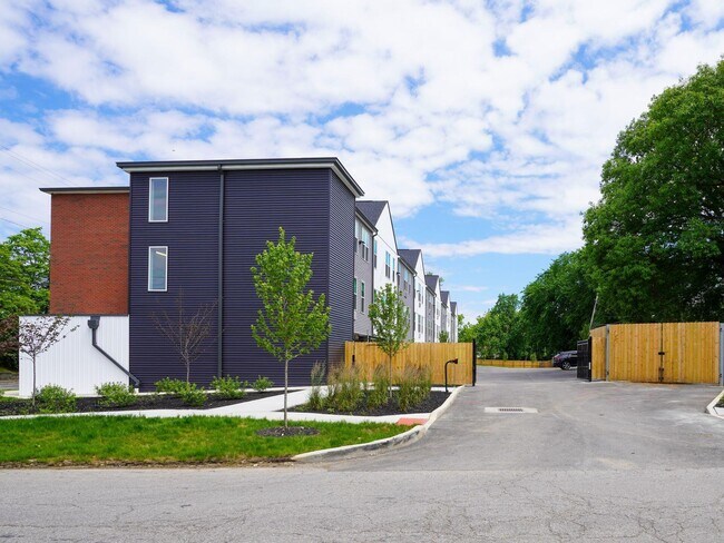 Building Photo - 476 Taylor Ave