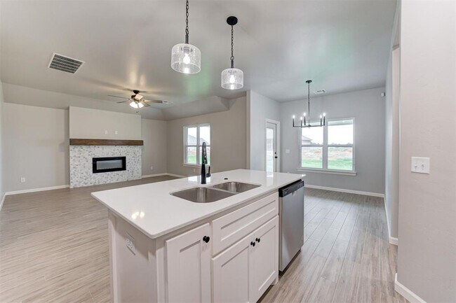 Building Photo - 560 Hackberry Ln