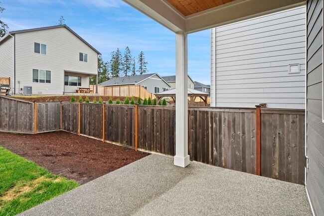 Building Photo - Newer 4-Bedroom Home in Bremerton