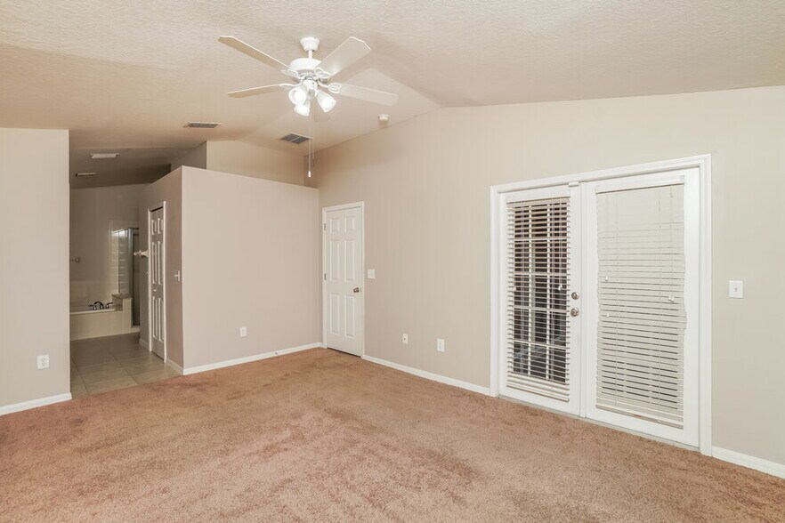 Building Photo - 15950 Leatherleaf Ln