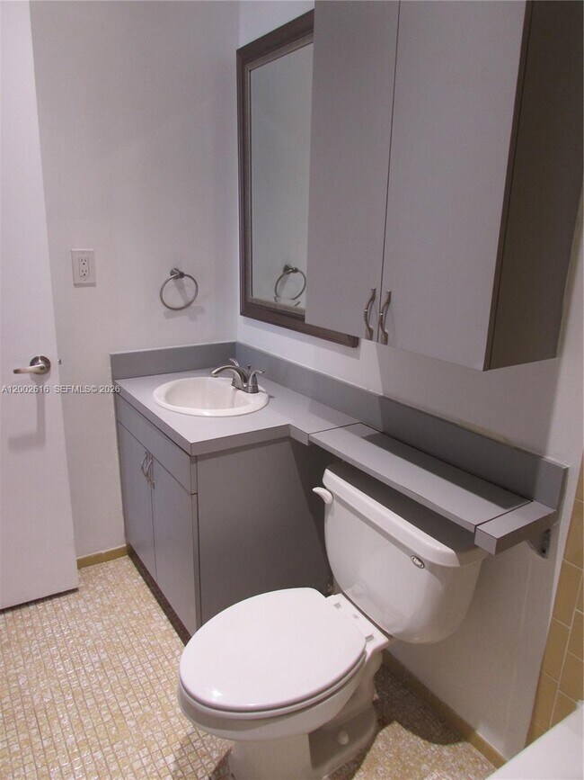 Building Photo - 5555 Ludlam Rd