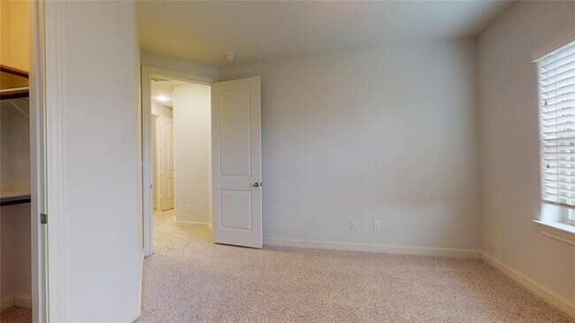 Building Photo - 1708 Upland Lakes