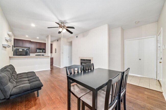 Building Photo - 2121 El Paseo St