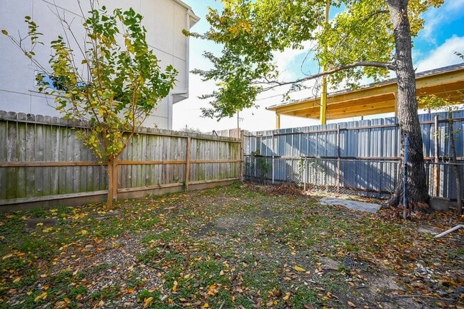 Building Photo - 1507 Laird St