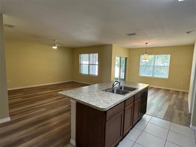 Building Photo - 521 White Coral Ln