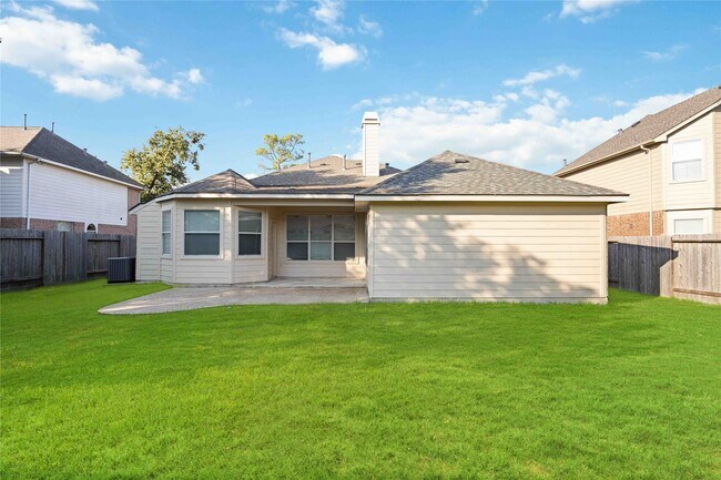 Building Photo - 15018 Summer Knoll Ln