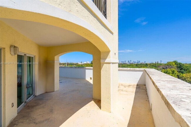 Building Photo - 1627 SW 37th Ave