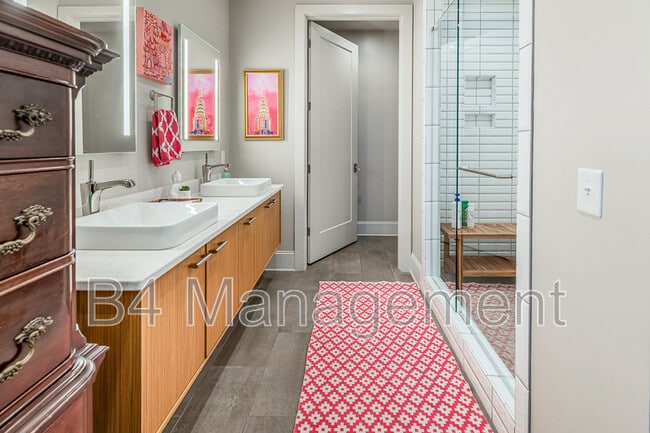 Building Photo - 103 Alester Square