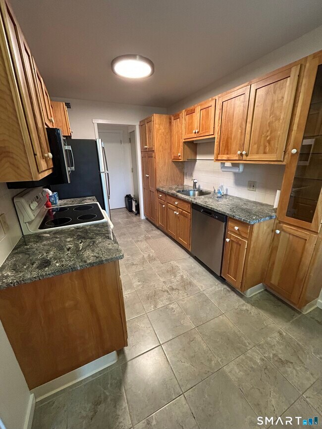 Building Photo - 419 Heritage Vlg