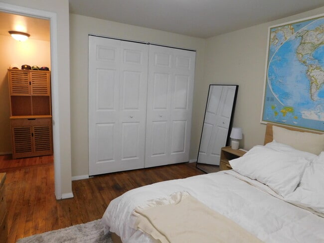 Building Photo - 543 Longshore Dr