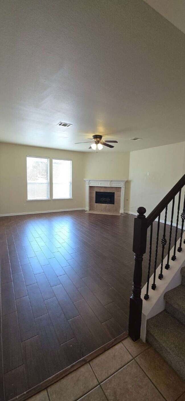 Building Photo - Expansive Mansfield Home with 5 Bedrooms, ...