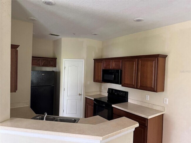 Building Photo - 2020 San Jacinto Cir