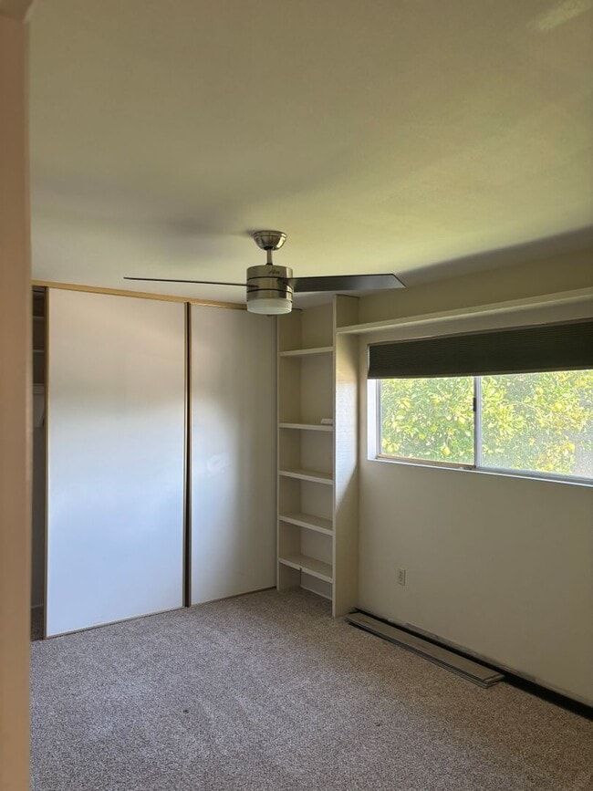 Building Photo - 3 bedroom 2 bath single story home for lease