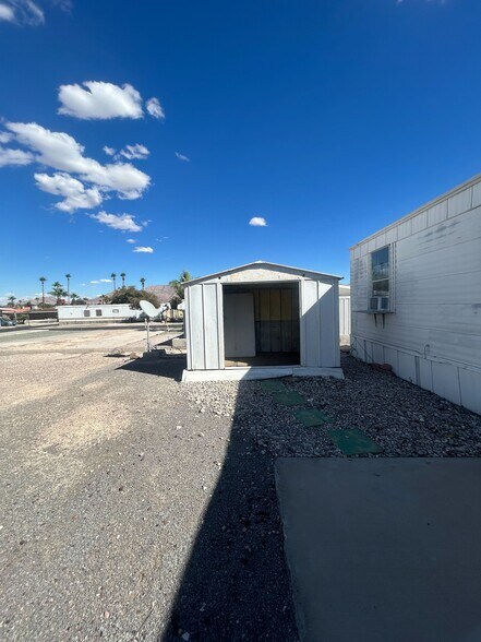 Building Photo - 3601 E Wyoming Ave