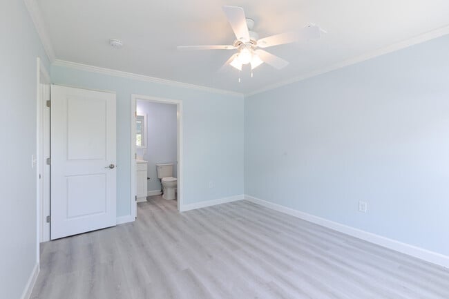 Building Photo - 224 W Seaview Dr