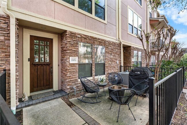 Building Photo - 1045 W 22nd St