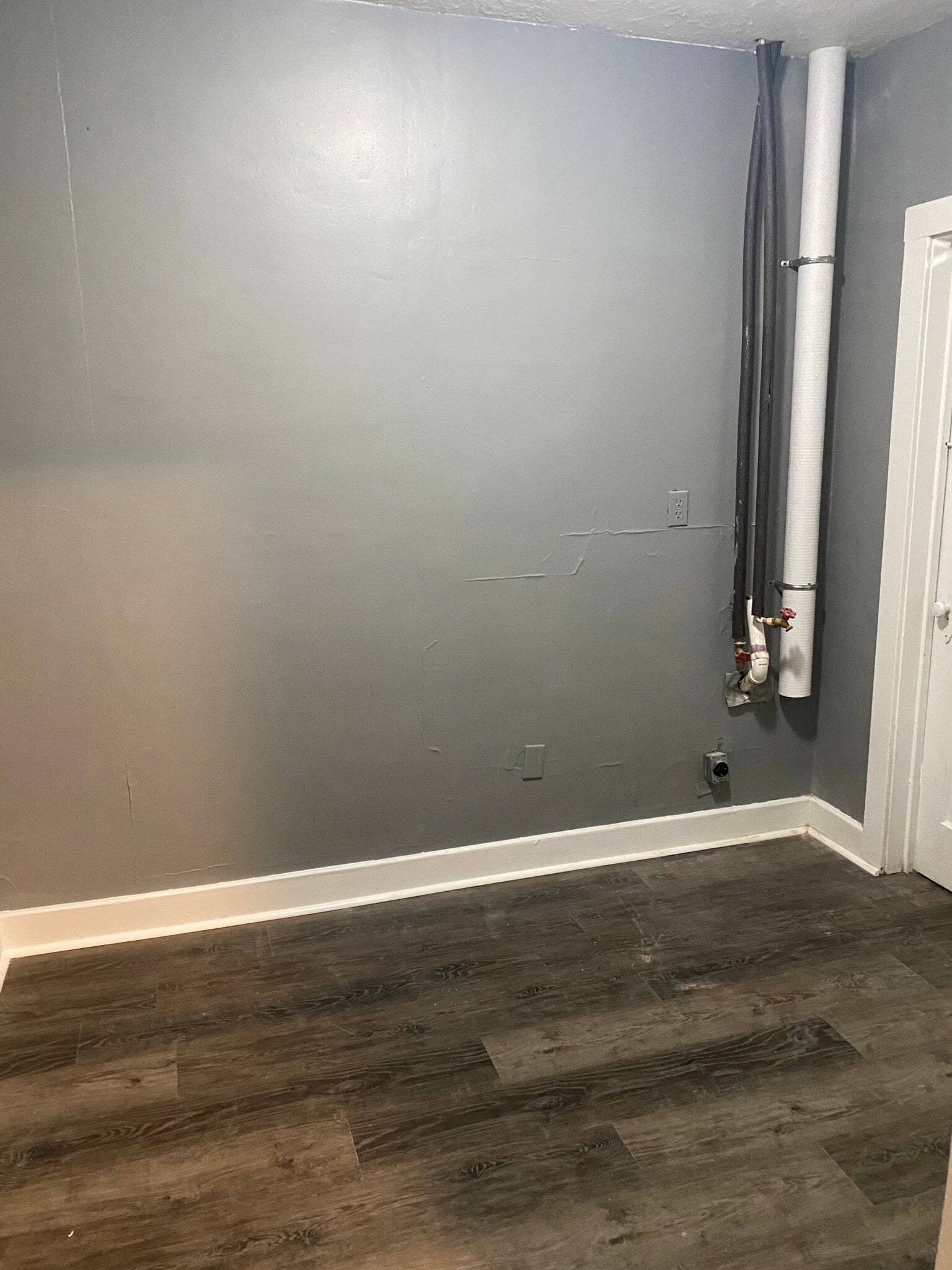 Building Photo - 103 W Main St