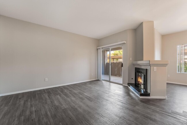 Building Photo - Amazing Remodeled Condo in guard gated Sed...