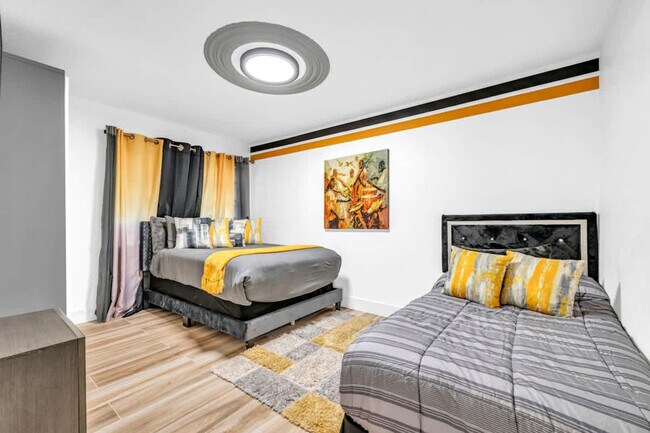 Building Photo - 1006 SE 6th St