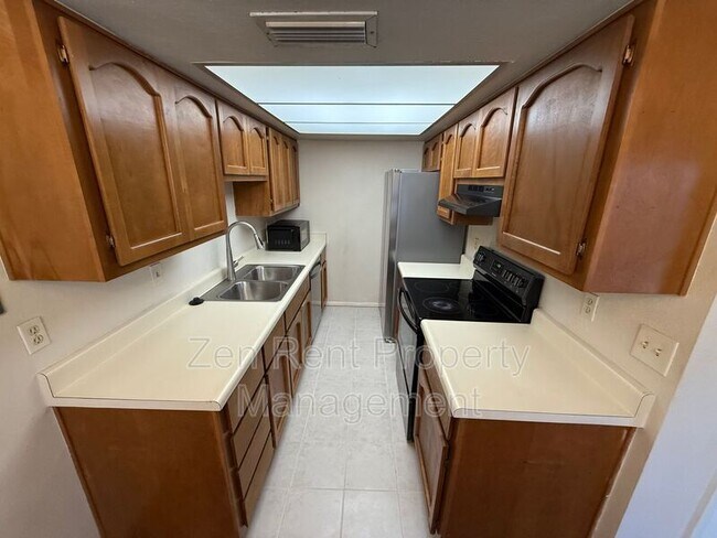 Building Photo - 286 W Palomino Dr