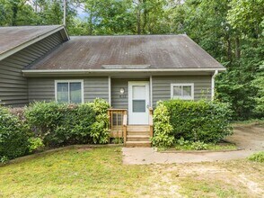 Building Photo - AVAILABLE NOW - Updated 2 Bedroom Duplex w...