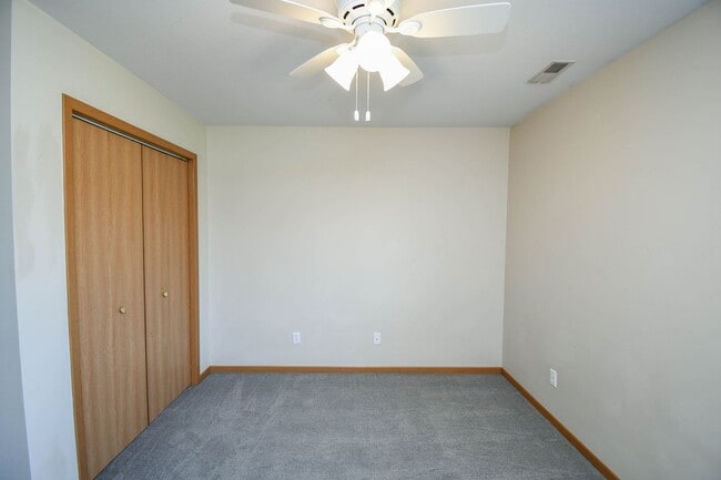 Building Photo - Comfortable 3-Bedroom Condo in Brandon – Available Now!