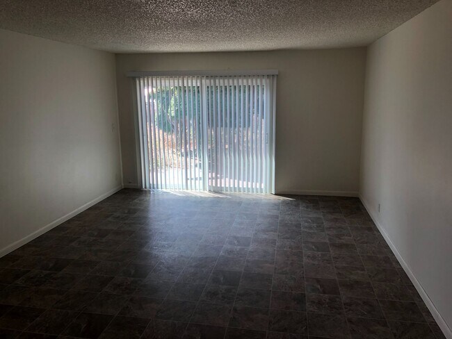 Building Photo - Total Remodel! Two Bedroom Duplex in North Salem