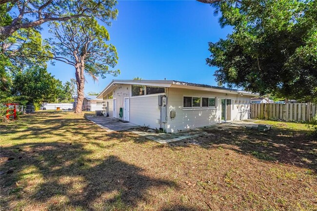 Building Photo - 6912 Alderwood Dr