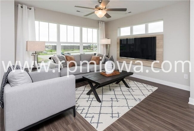 Building Photo - UPDATED!! 2 Bedroom, 2.5 Bath Townhome in Ankeny