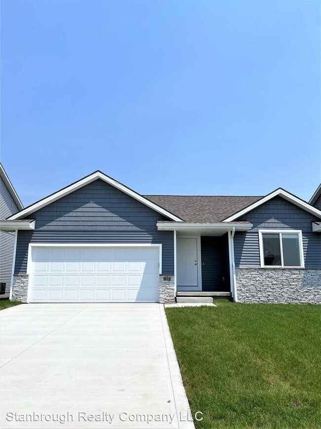 Primary Photo - 3 br, 2 bath House - 921 Knoll Drive