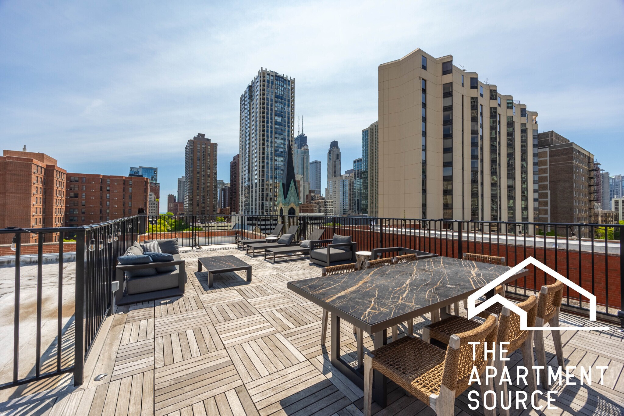 Building Photo - 1125 N La Salle Dr