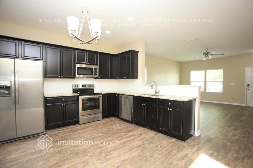 Building Photo - 4190 Broadstairs Dr SW