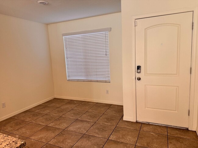 Building Photo - 3 Bed and 2.5 Bathrooms Home for Rent