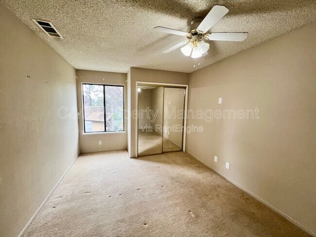 Building Photo - 2890 Huntington Blvd