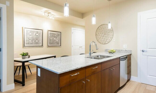 Building Photo - 2001 Lincoln St