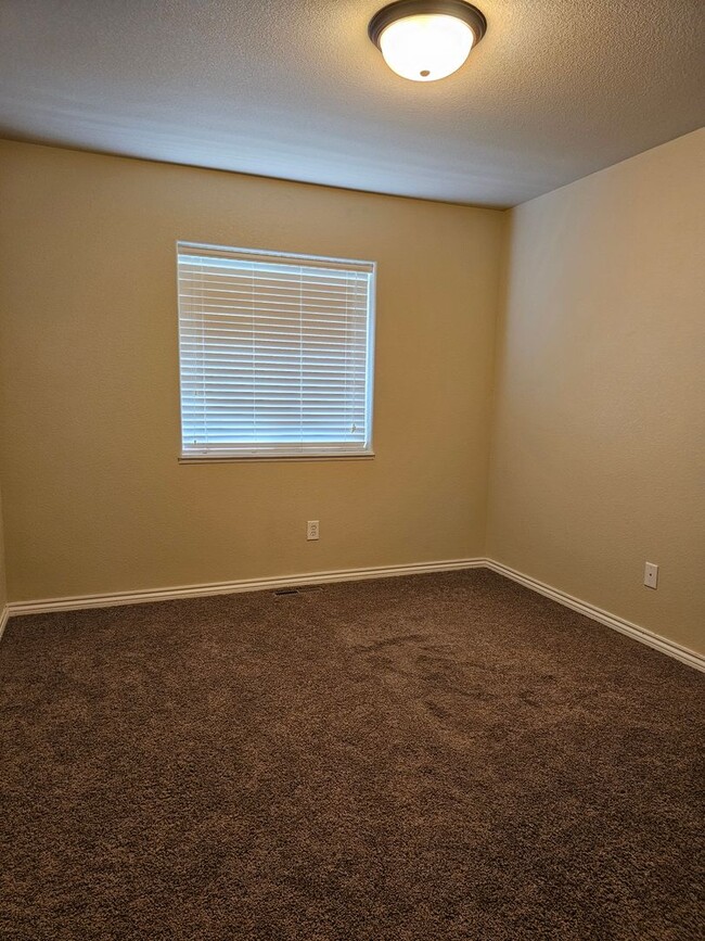 Building Photo - 6953 Hitching Post Ln