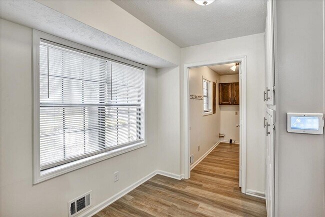 Building Photo - 1812 Wiggins Cir SW