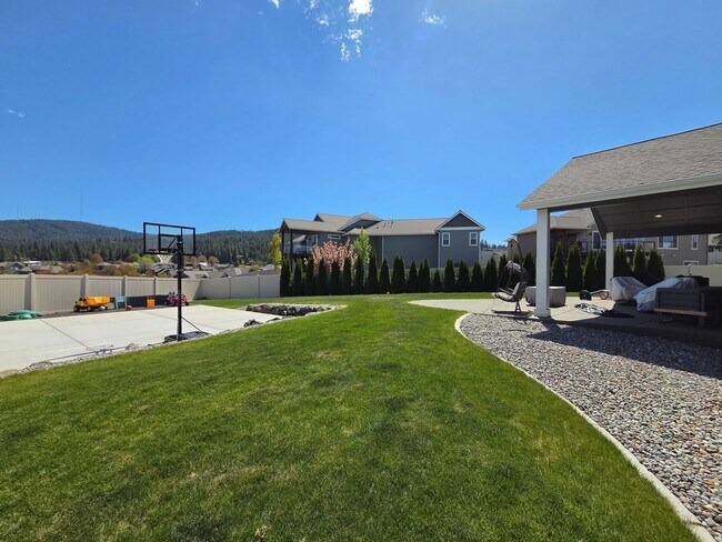 Building Photo - $4,800 - 5 Bed / 3 Bath Custom Built Home w/ Private Sport Court & Golf Green
