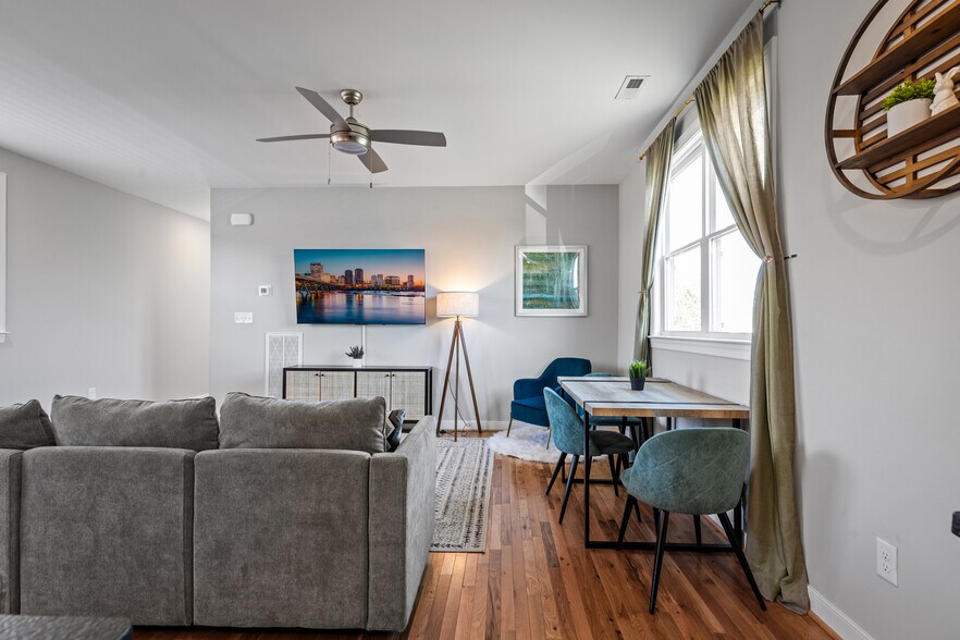 Living and Dining Rom - 2511 Porter St