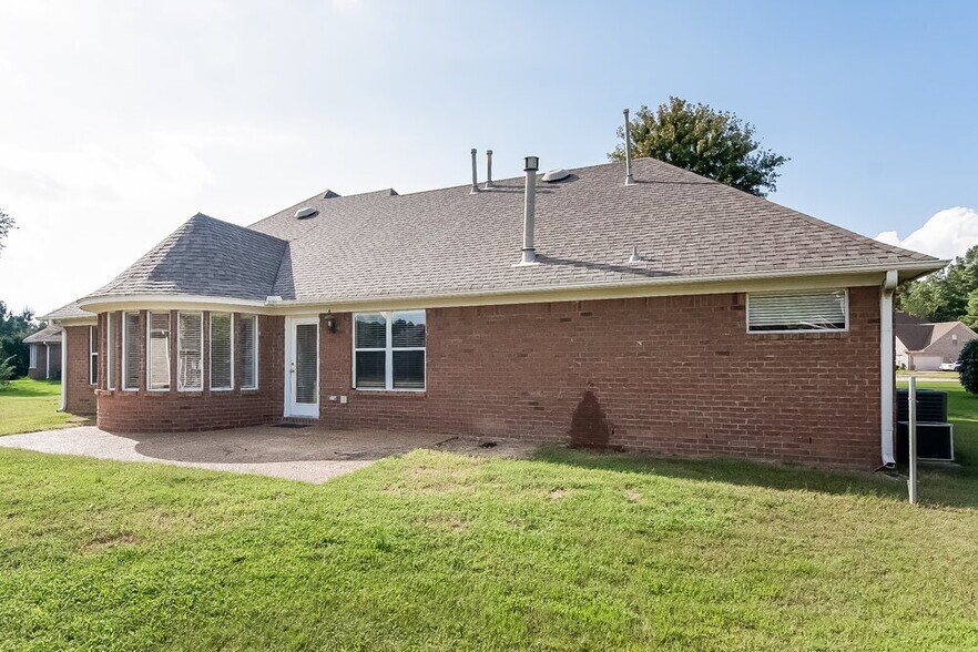 Building Photo - 7354 Pamela Cove