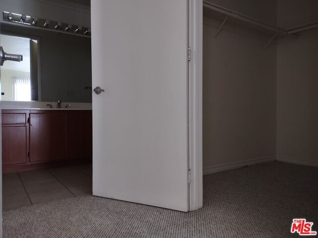 Building Photo - 625 S Berendo St