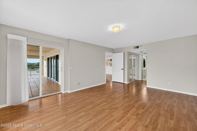 Building Photo - 102 Riverside Dr