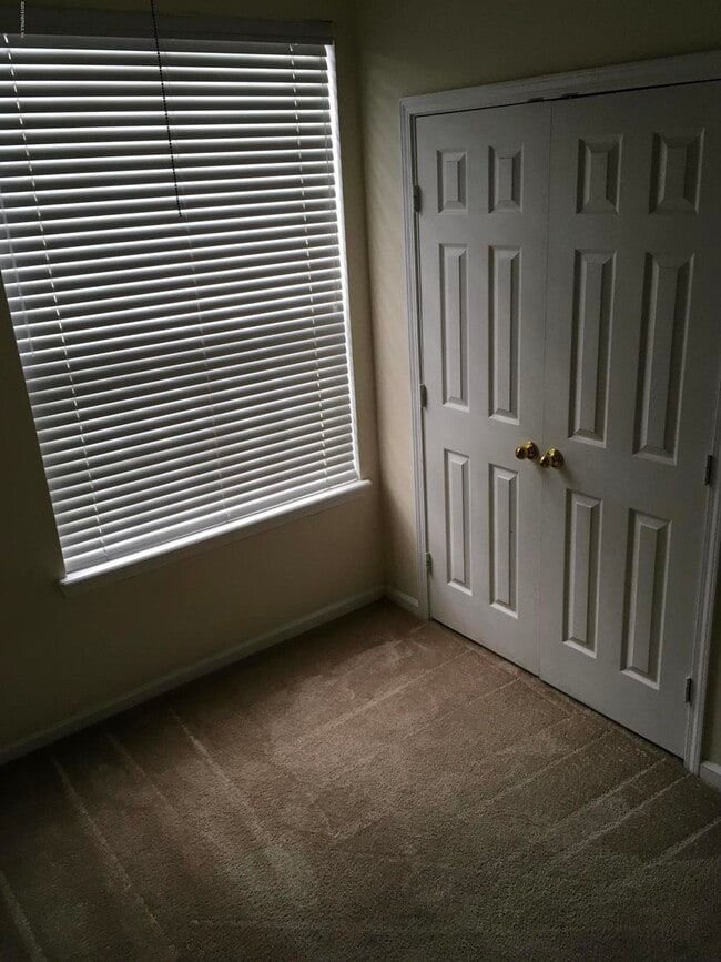 Building Photo - 10550 Baymeadows Rd