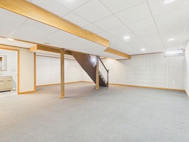 Building Photo - Gorgeous 3 Bedroom Single Family