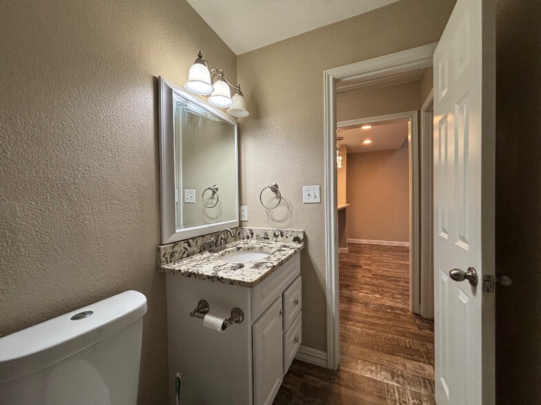 Building Photo - 9461 Timberleaf Dr