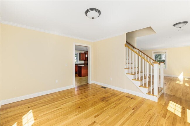 Building Photo - 20 Vanderbilt Ln