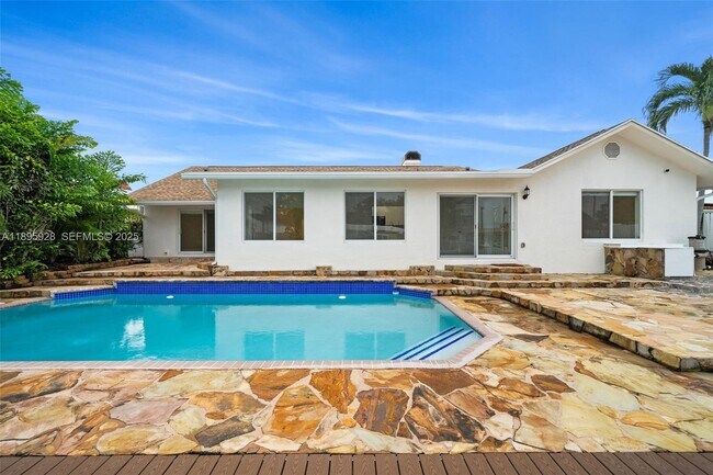 Building Photo - 1412 NE 53rd Ct