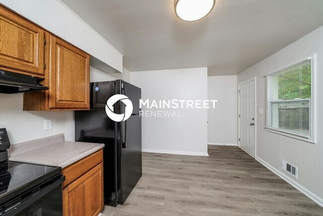 Building Photo - 3 Bedroom Pet-Friendly Home in Louisville, KY with Main Street Renewal